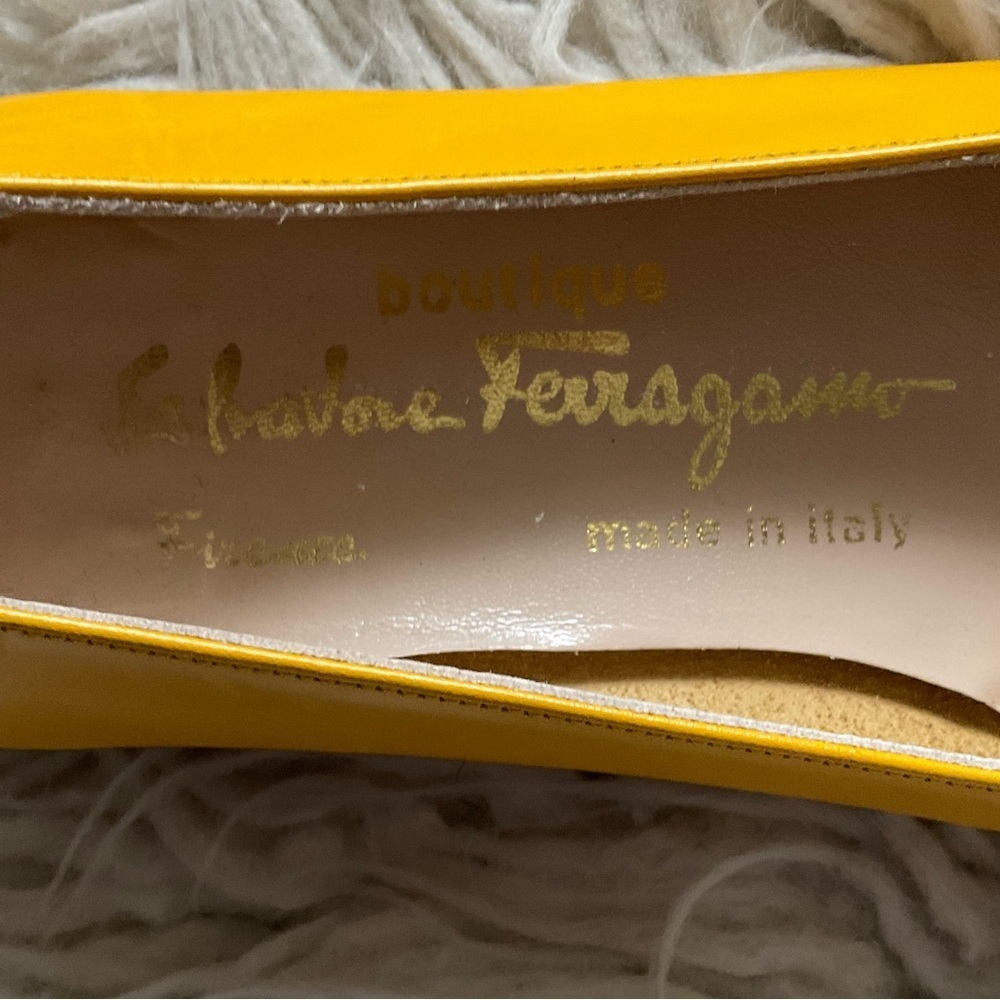 Salvatore Ferragamo Vara Yellow Leather Buckle Accent Low Heel Pumps Size 6B - Picture 8 of 12